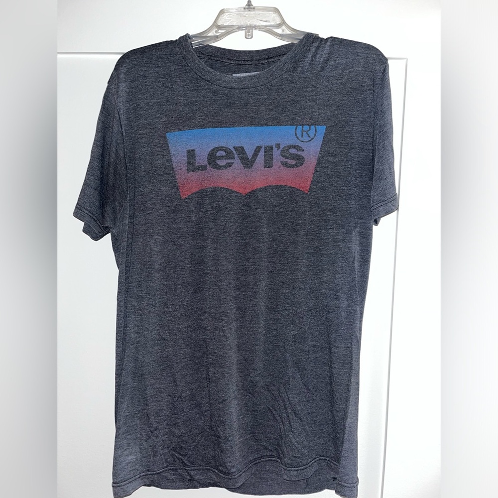 Levi’s comfy tee